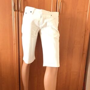 Bebe white jean shorts in sz 29. New no tags.